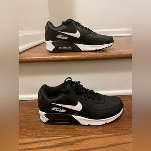 Nike Air Max 90 Black & White